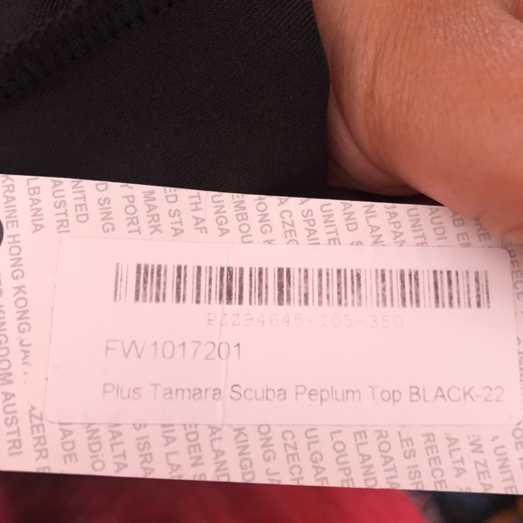 NWT Boohoo Plus Off Shoulder Top - Picture 3 of 4